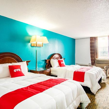 Oyo Hotel Hutchinson West 4Th Ave Bagian luar foto