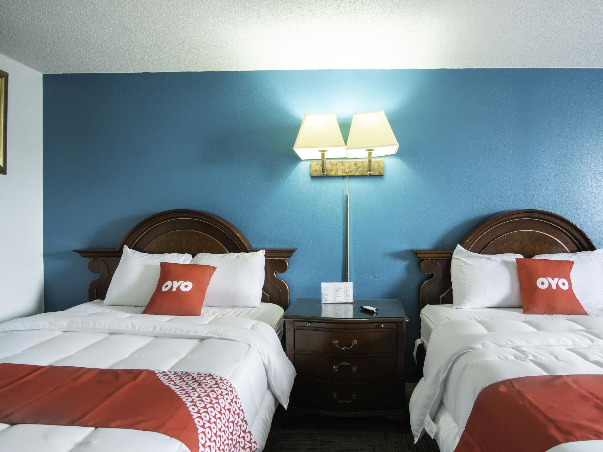 Oyo Hotel Hutchinson West 4Th Ave Bagian luar foto
