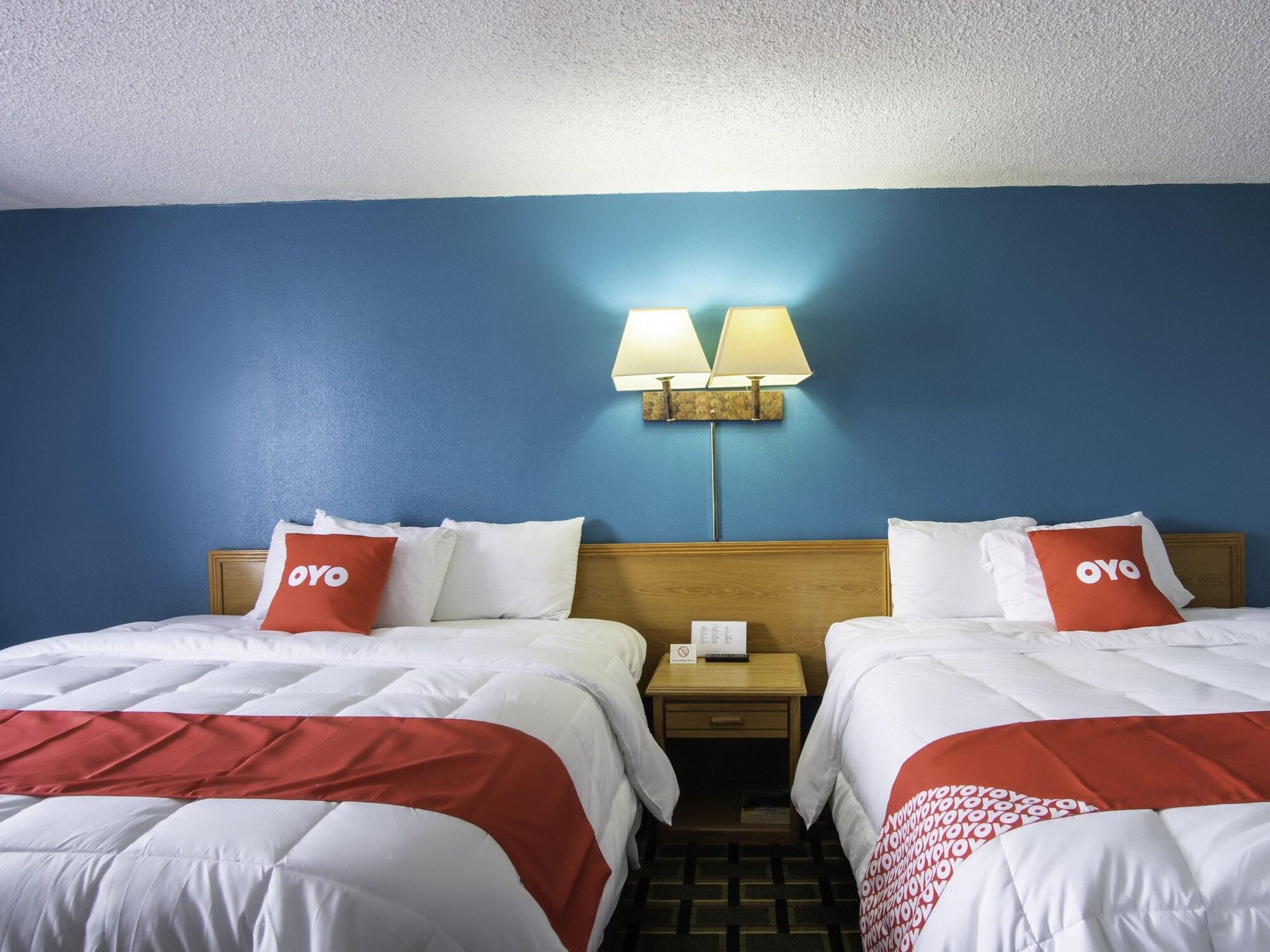 Oyo Hotel Hutchinson West 4Th Ave Bagian luar foto