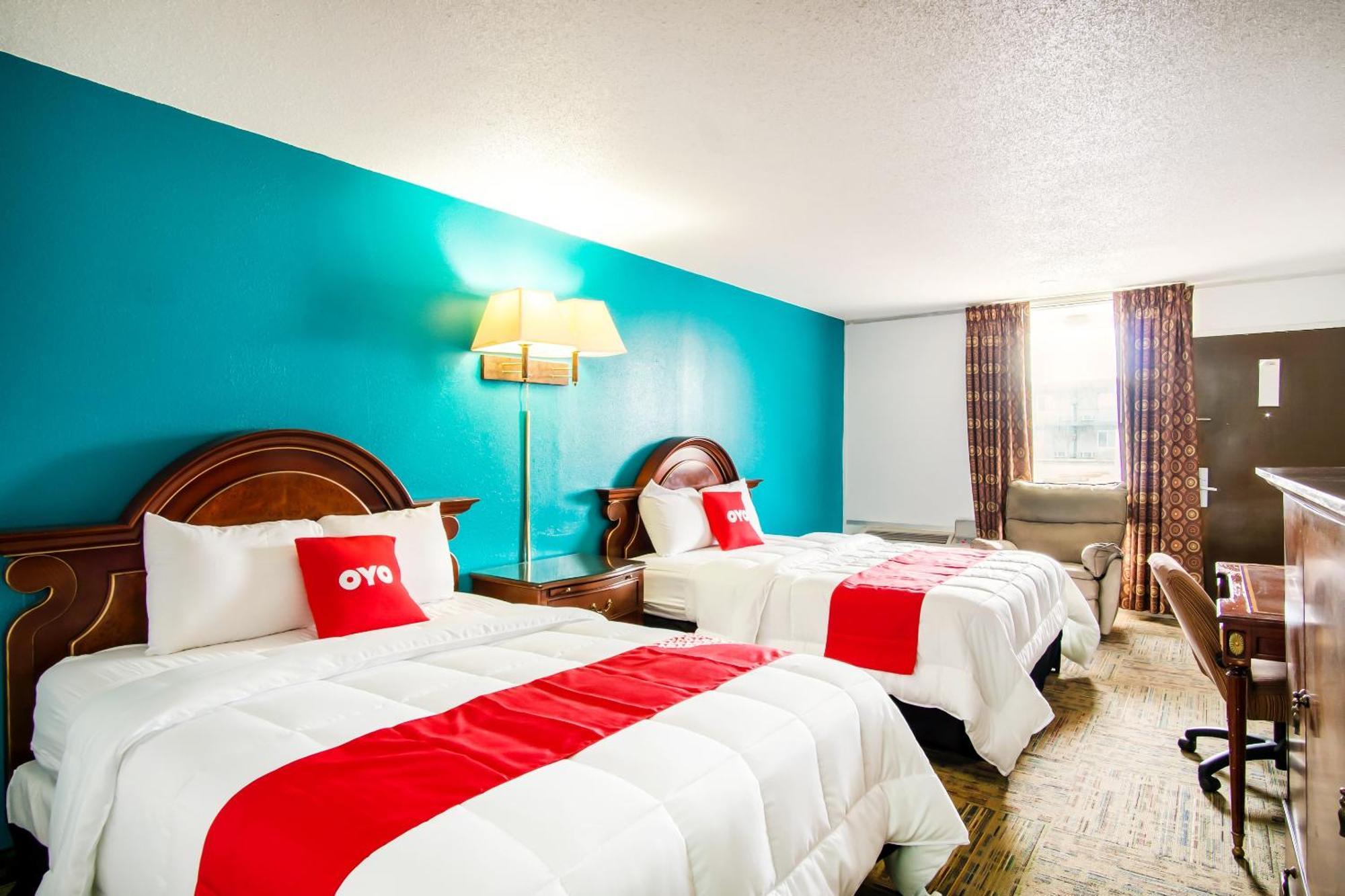 Oyo Hotel Hutchinson West 4Th Ave Bagian luar foto
