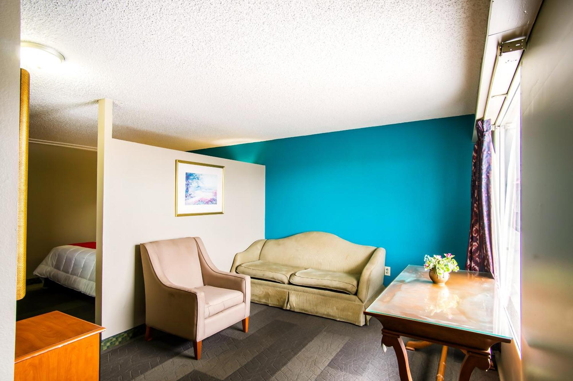 Oyo Hotel Hutchinson West 4Th Ave Bagian luar foto