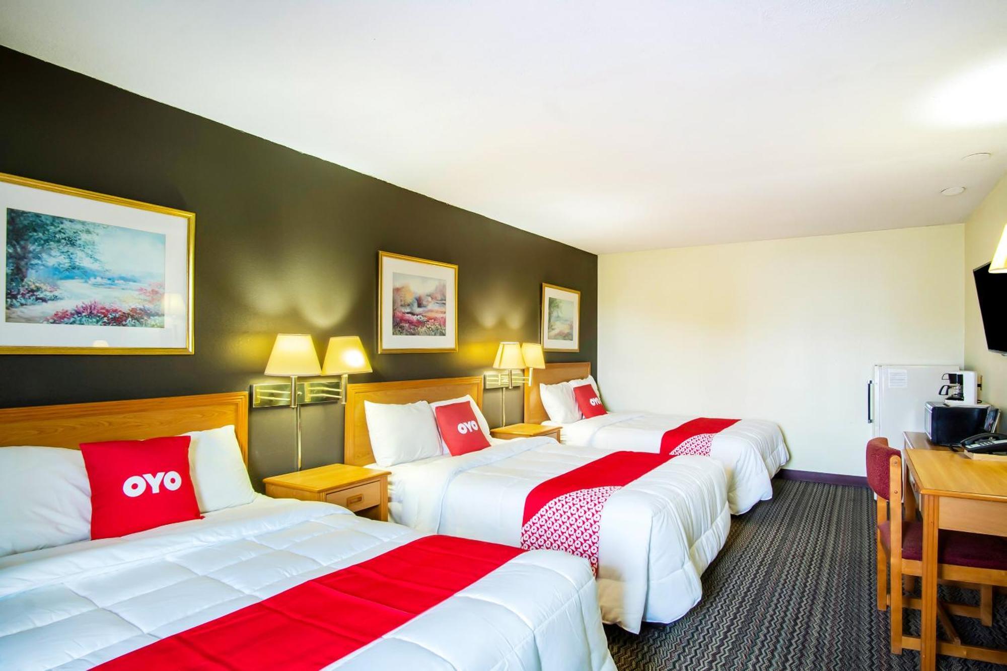 Oyo Hotel Hutchinson West 4Th Ave Bagian luar foto