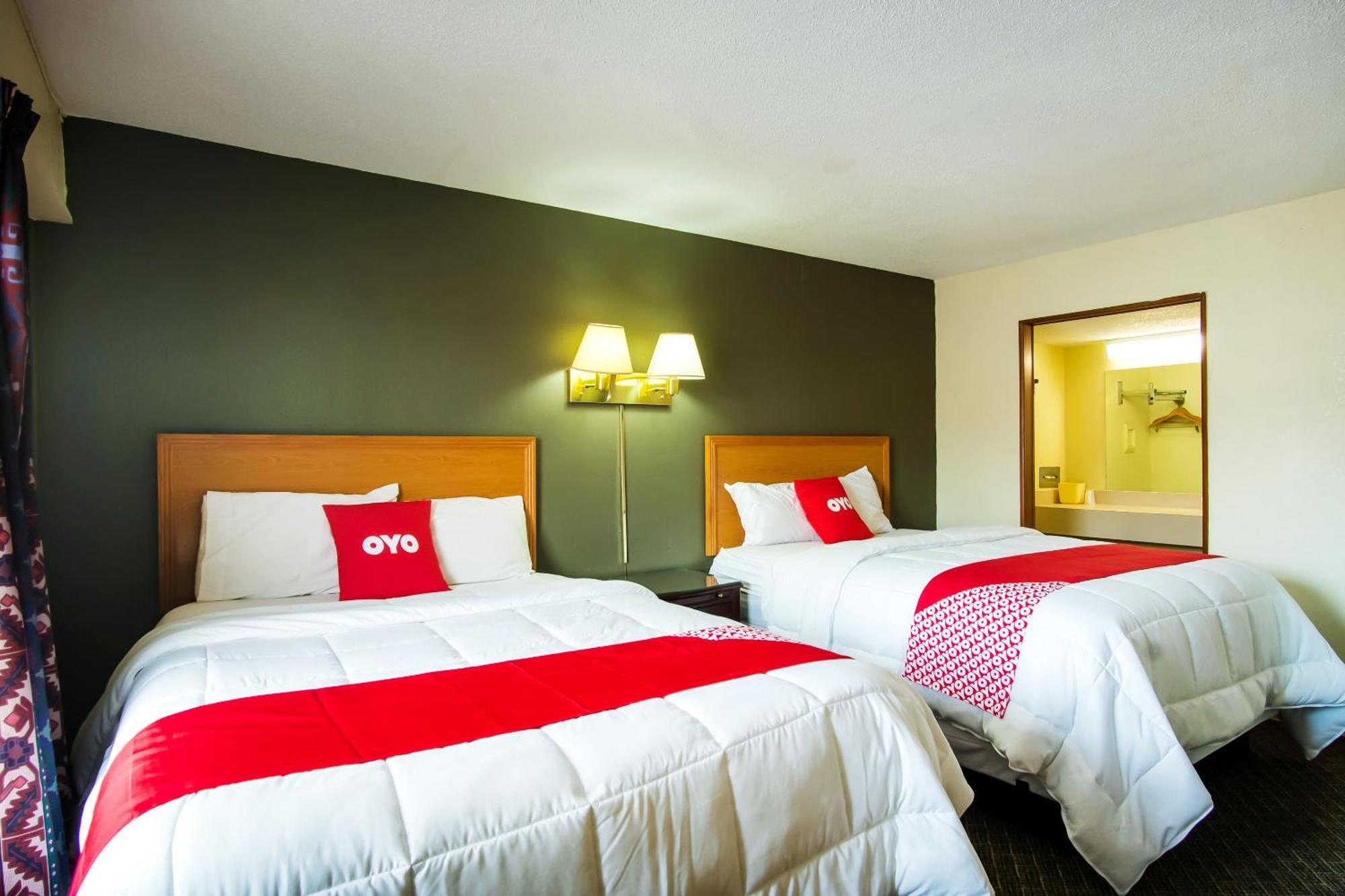 Oyo Hotel Hutchinson West 4Th Ave Bagian luar foto