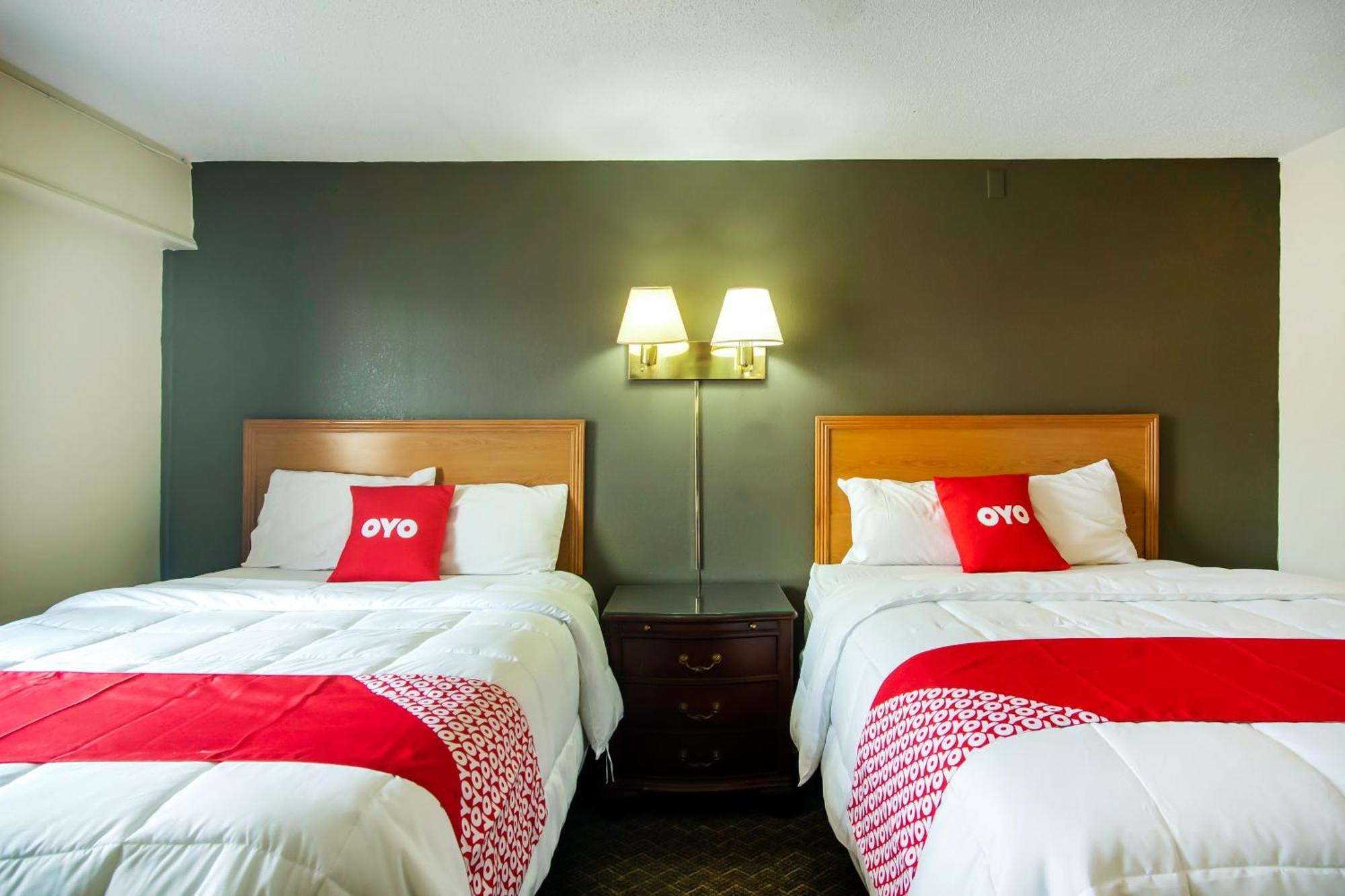 Oyo Hotel Hutchinson West 4Th Ave Bagian luar foto