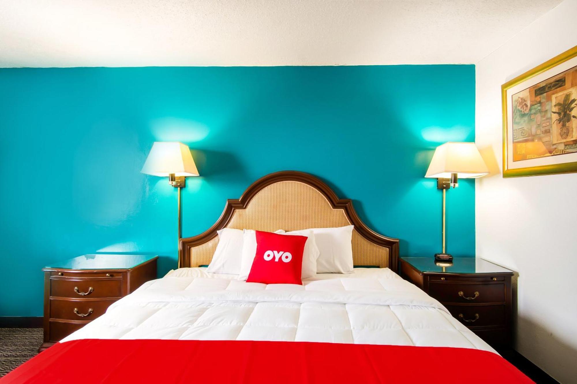 Oyo Hotel Hutchinson West 4Th Ave Bagian luar foto