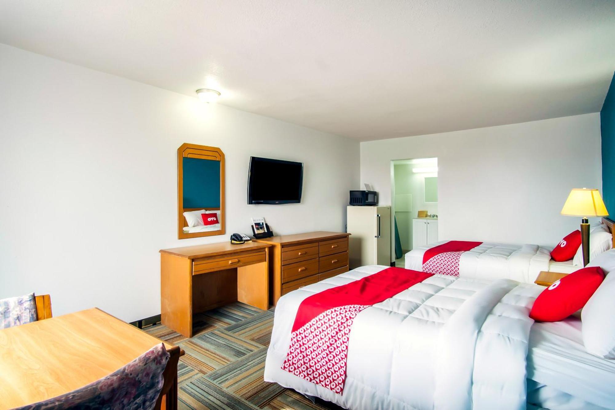 Oyo Hotel Hutchinson West 4Th Ave Bagian luar foto