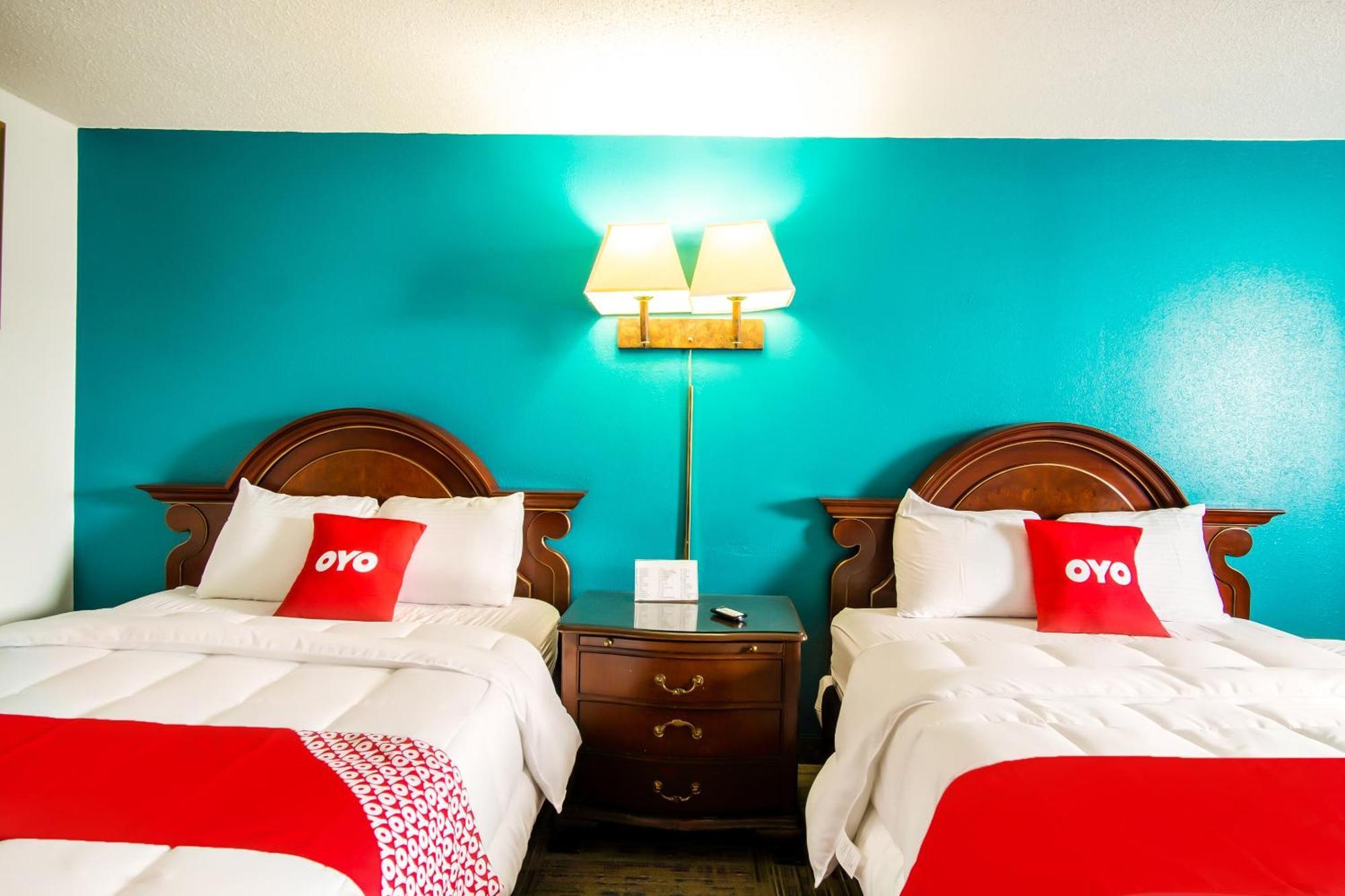 Oyo Hotel Hutchinson West 4Th Ave Bagian luar foto