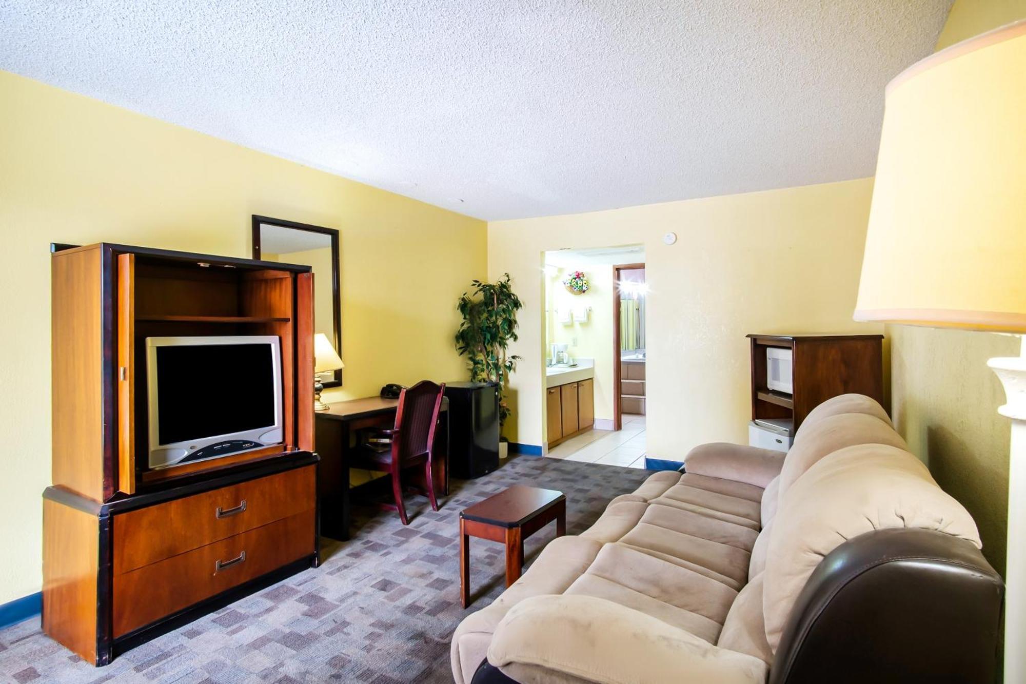 Oyo Hotel Hutchinson West 4Th Ave Bagian luar foto