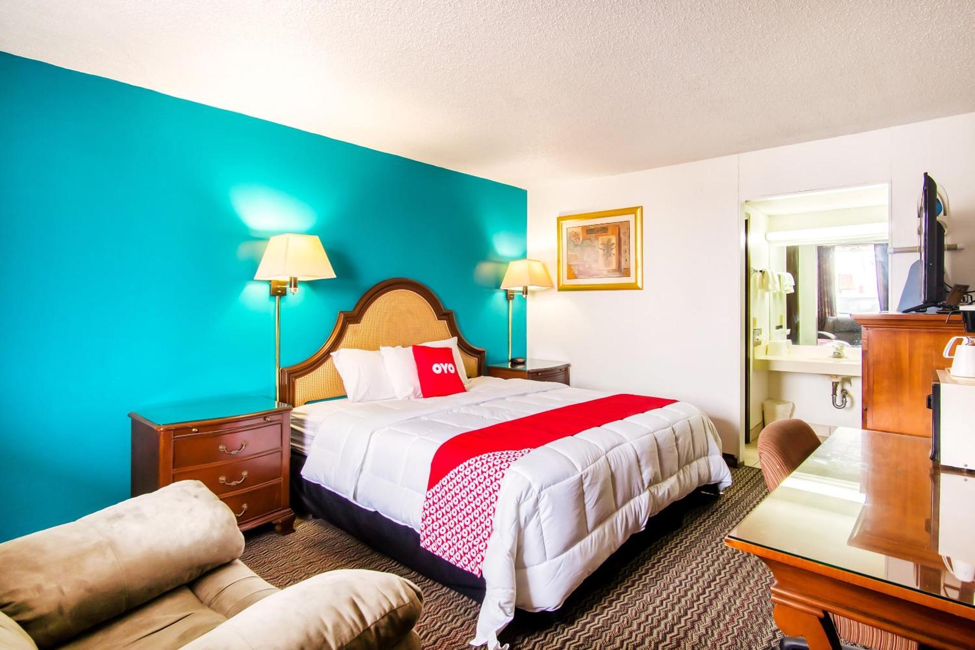 Oyo Hotel Hutchinson West 4Th Ave Bagian luar foto