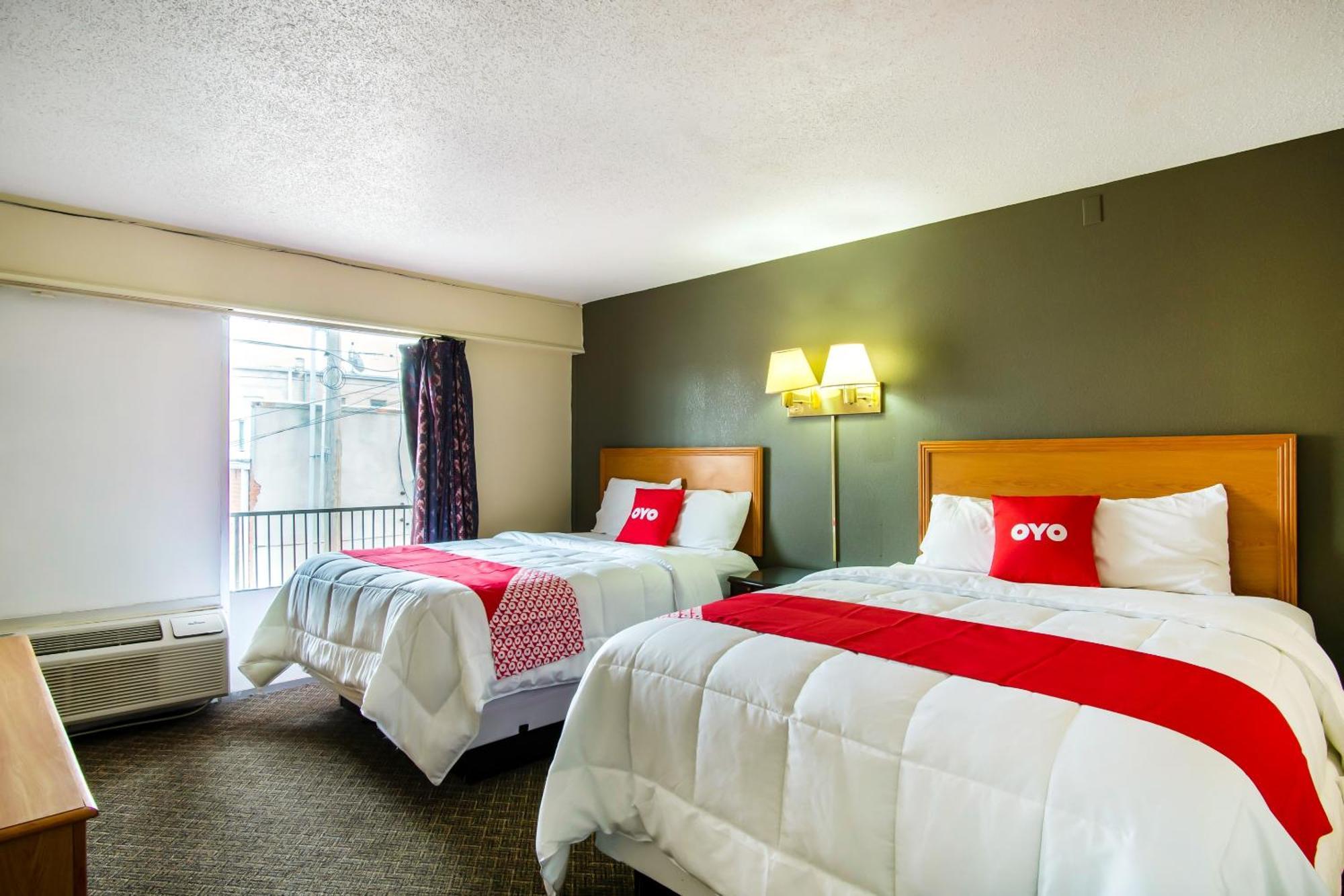 Oyo Hotel Hutchinson West 4Th Ave Bagian luar foto