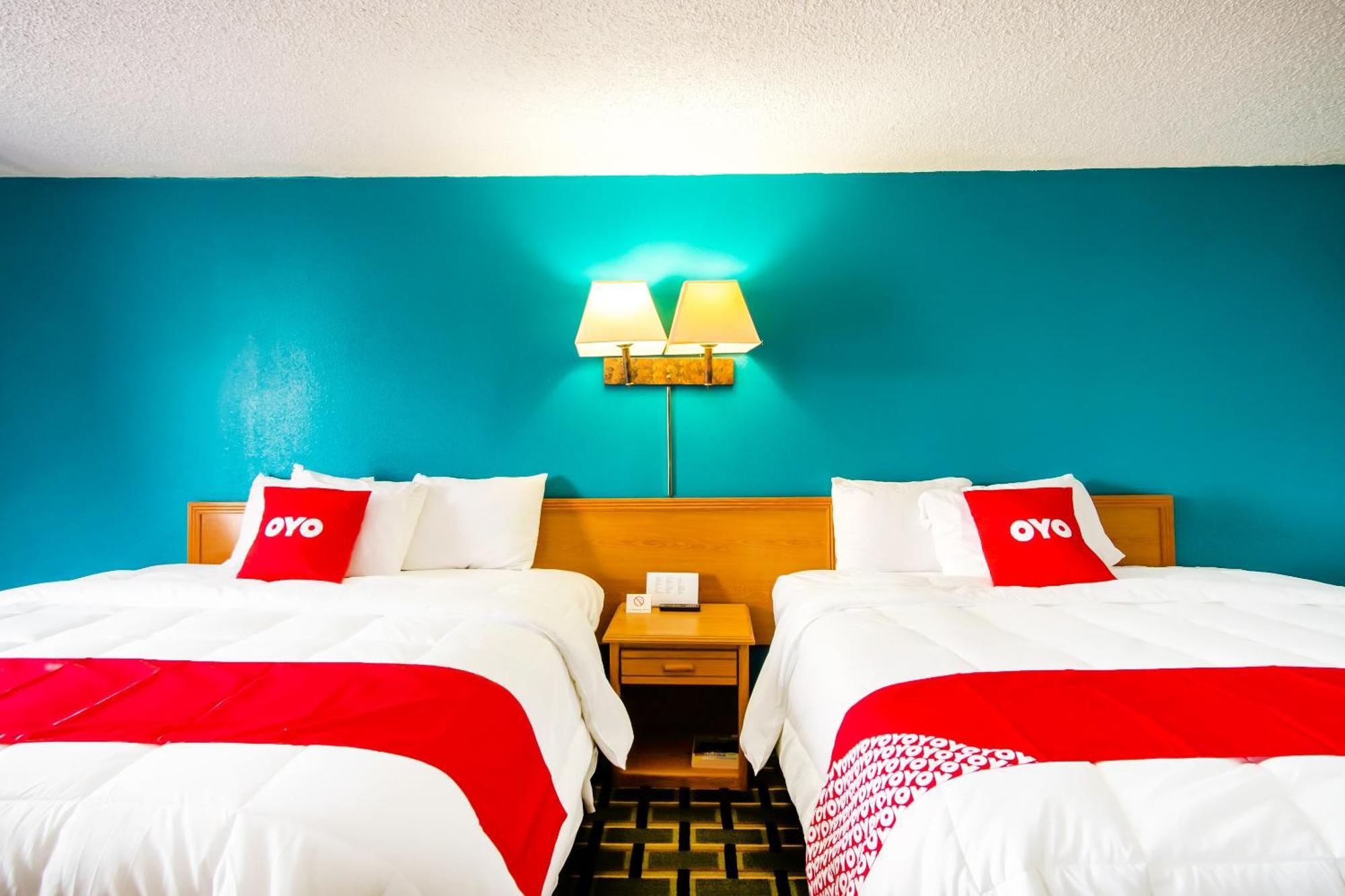 Oyo Hotel Hutchinson West 4Th Ave Bagian luar foto