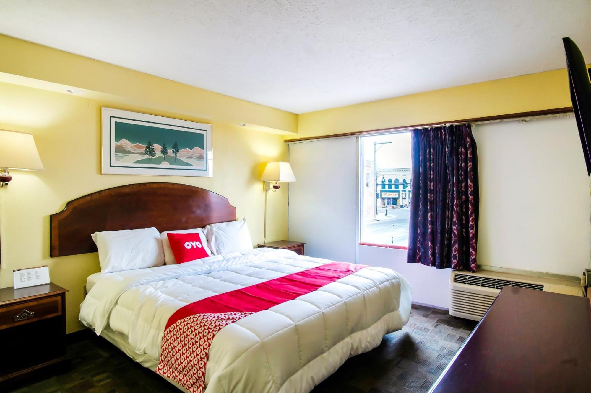 Oyo Hotel Hutchinson West 4Th Ave Bagian luar foto