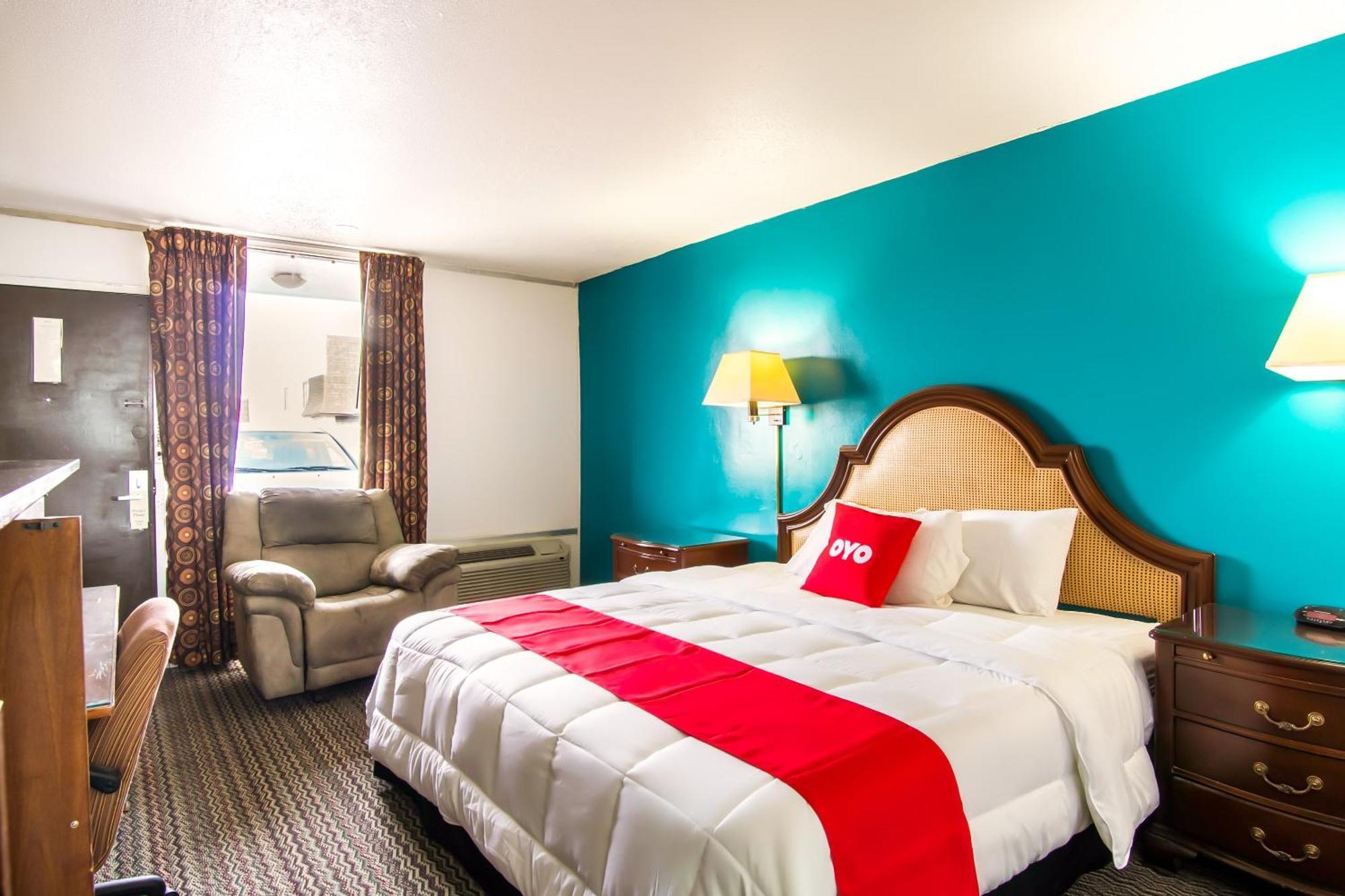 Oyo Hotel Hutchinson West 4Th Ave Bagian luar foto