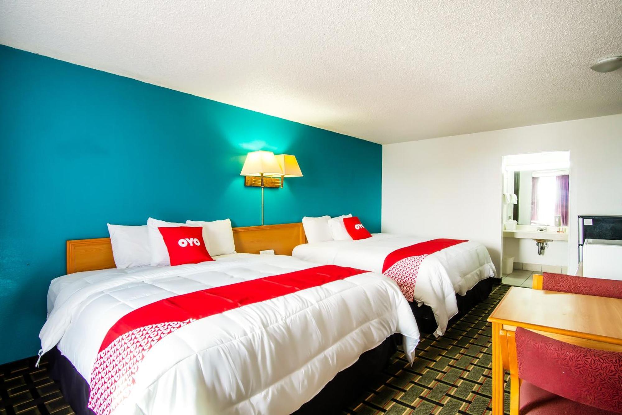 Oyo Hotel Hutchinson West 4Th Ave Bagian luar foto