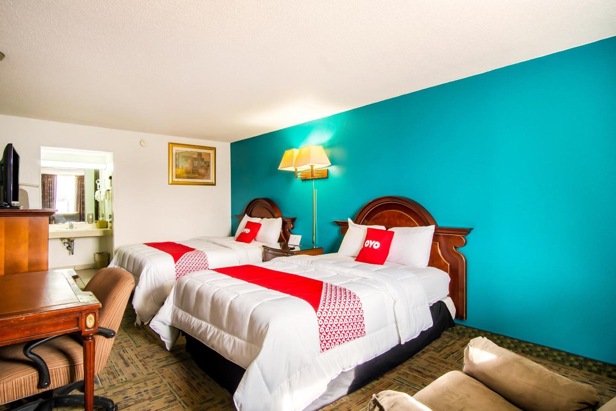 Oyo Hotel Hutchinson West 4Th Ave Bagian luar foto