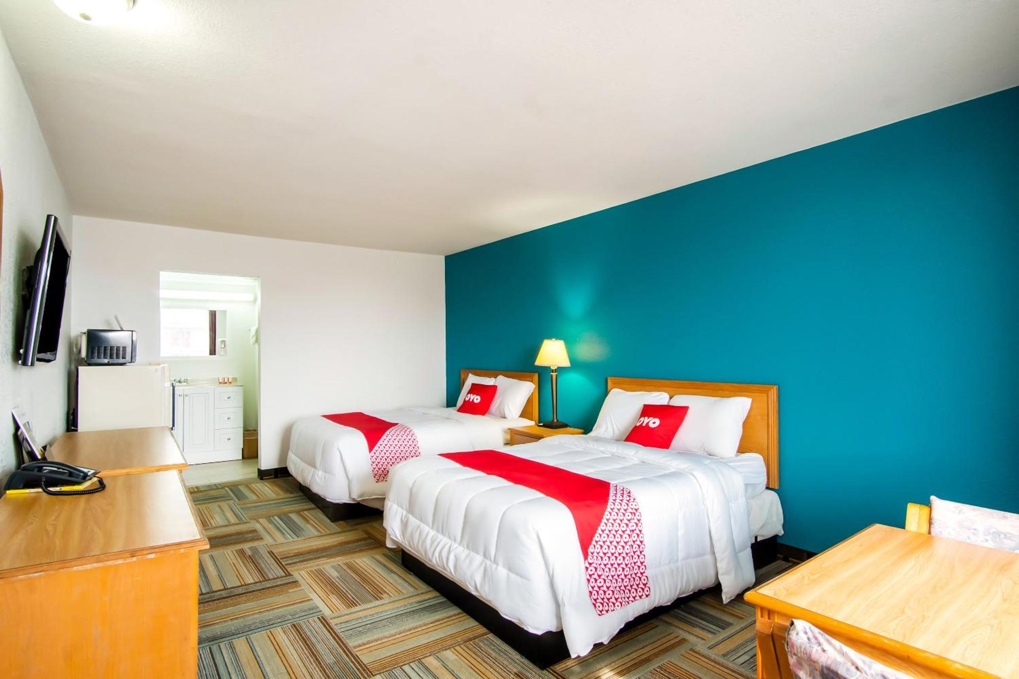 Oyo Hotel Hutchinson West 4Th Ave Bagian luar foto