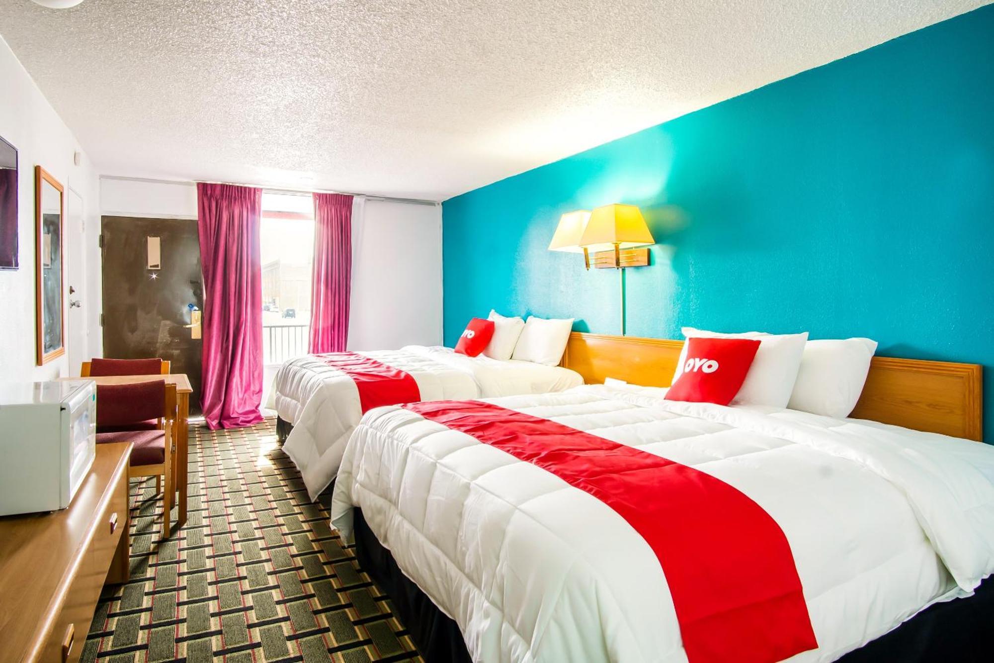 Oyo Hotel Hutchinson West 4Th Ave Bagian luar foto