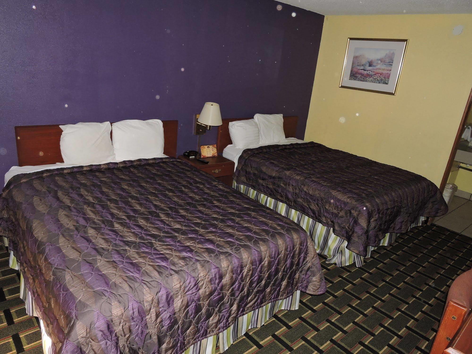 Oyo Hotel Hutchinson West 4Th Ave Bagian luar foto